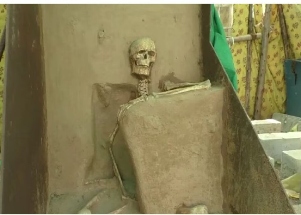 Adbhut : સંતનું ધ્યાનસ્થ અવસ્થામાં હાડપિંજર મળ્યું, અવશેષો હજાર વર્ષ જૂના