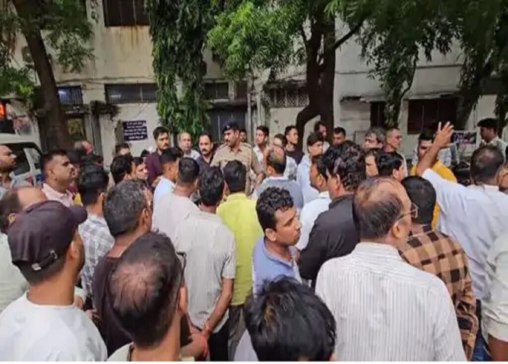 Surat : सूरत में 14 वर्षीय छात्र की मौत से पहले का आखिरी CCTV daily news stock