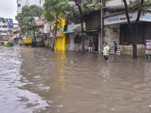 SURAT : પૂરના પાણીમાંથી ફરી વિકાસના માર્ગે